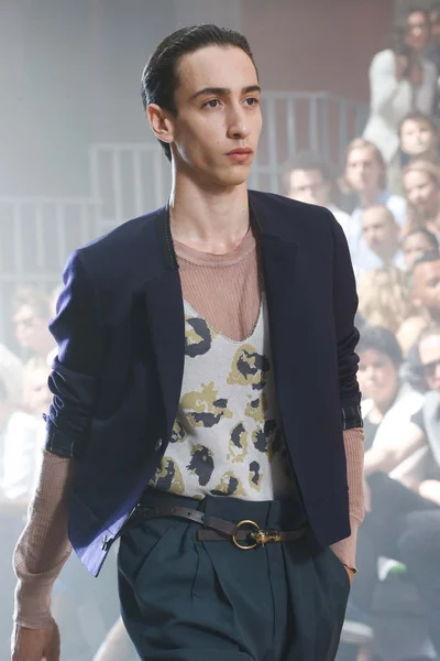 Look 19